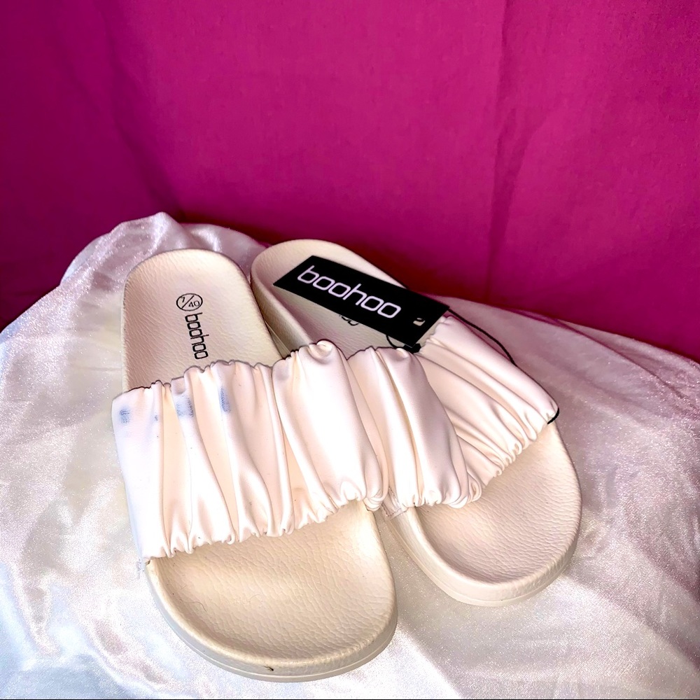 NWT BooHoo Brand New Cream White Sandals